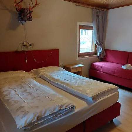 Bed & Breakfast Garni Monika Canazei