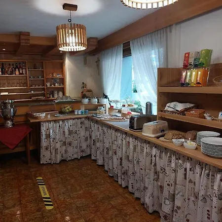 Bed & Breakfast Garni Monika Canazei