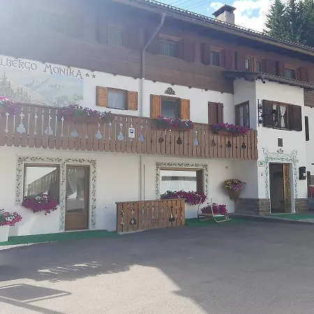 Bed & Breakfast Garni Monika Canazei