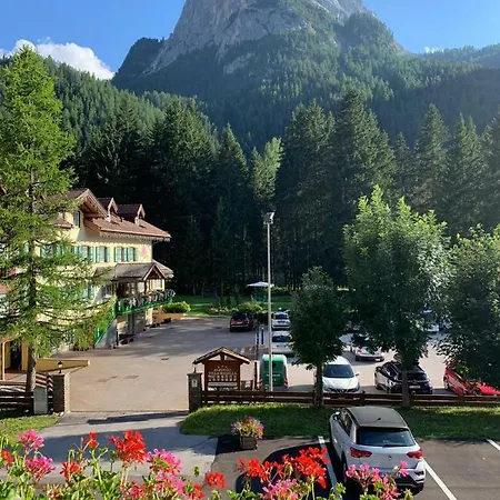 Garni Monika Bed & Breakfast Canazei