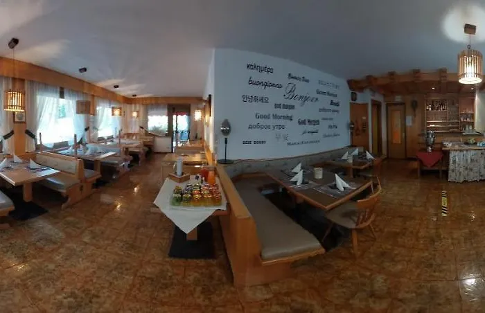 Bed & Breakfast Garni Monika Canazei