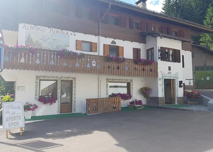 Bed & Breakfast Garni Monika Canazei